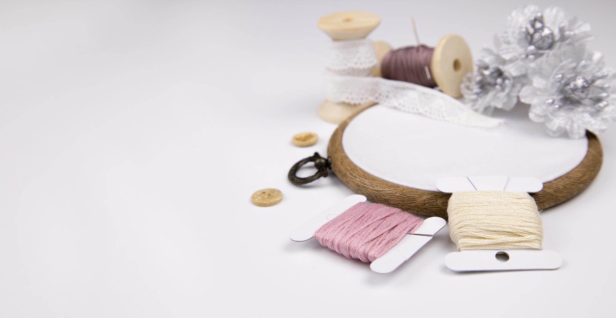 Workshop table with threads and hoop
